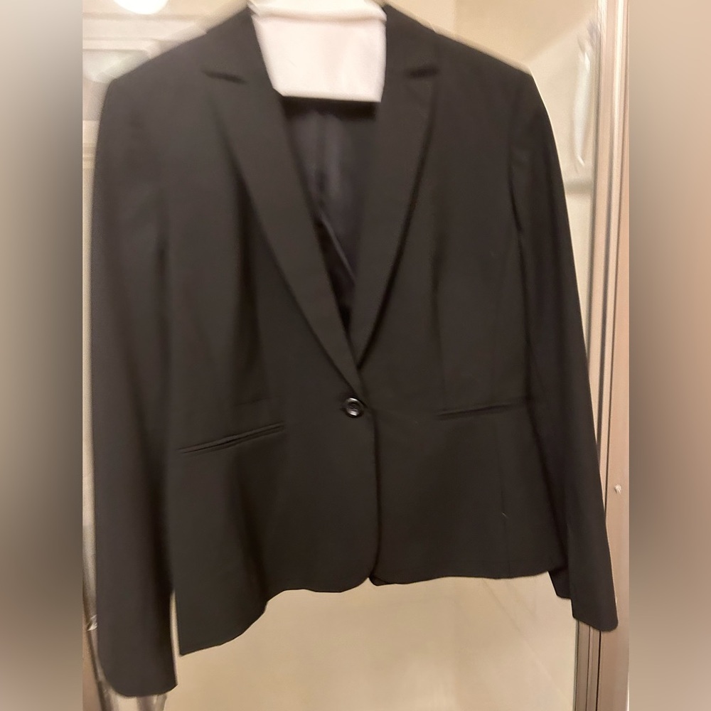 Suit and pants set for women